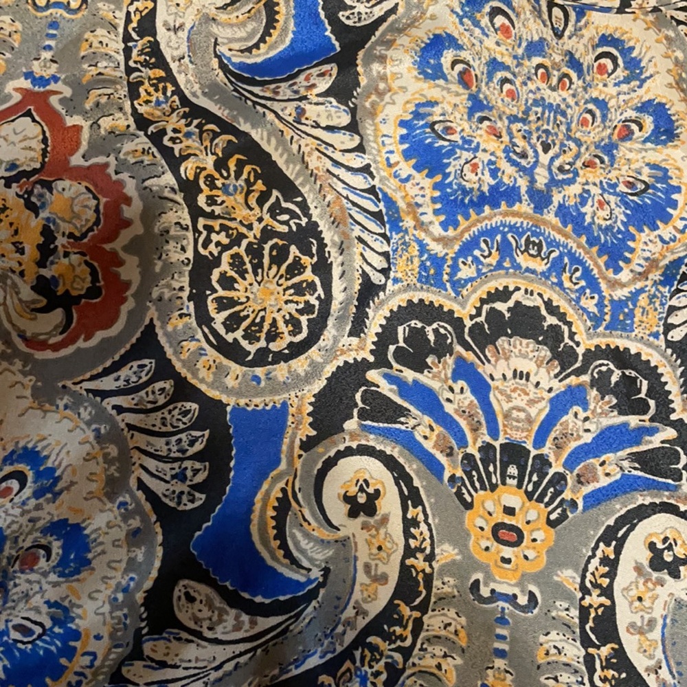 Beautiful patterned polyester top - Picture 2 of 3